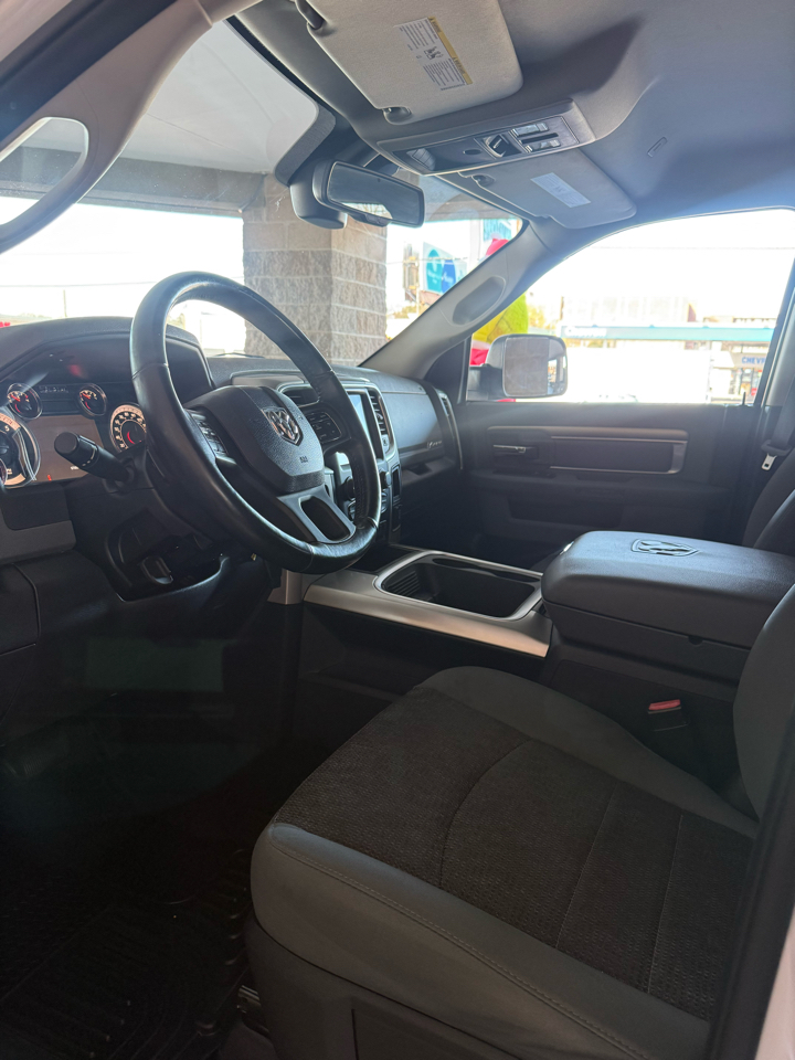 RAM 1500 Big Horn 4x4 Crew Cab 5'7" Box 2017