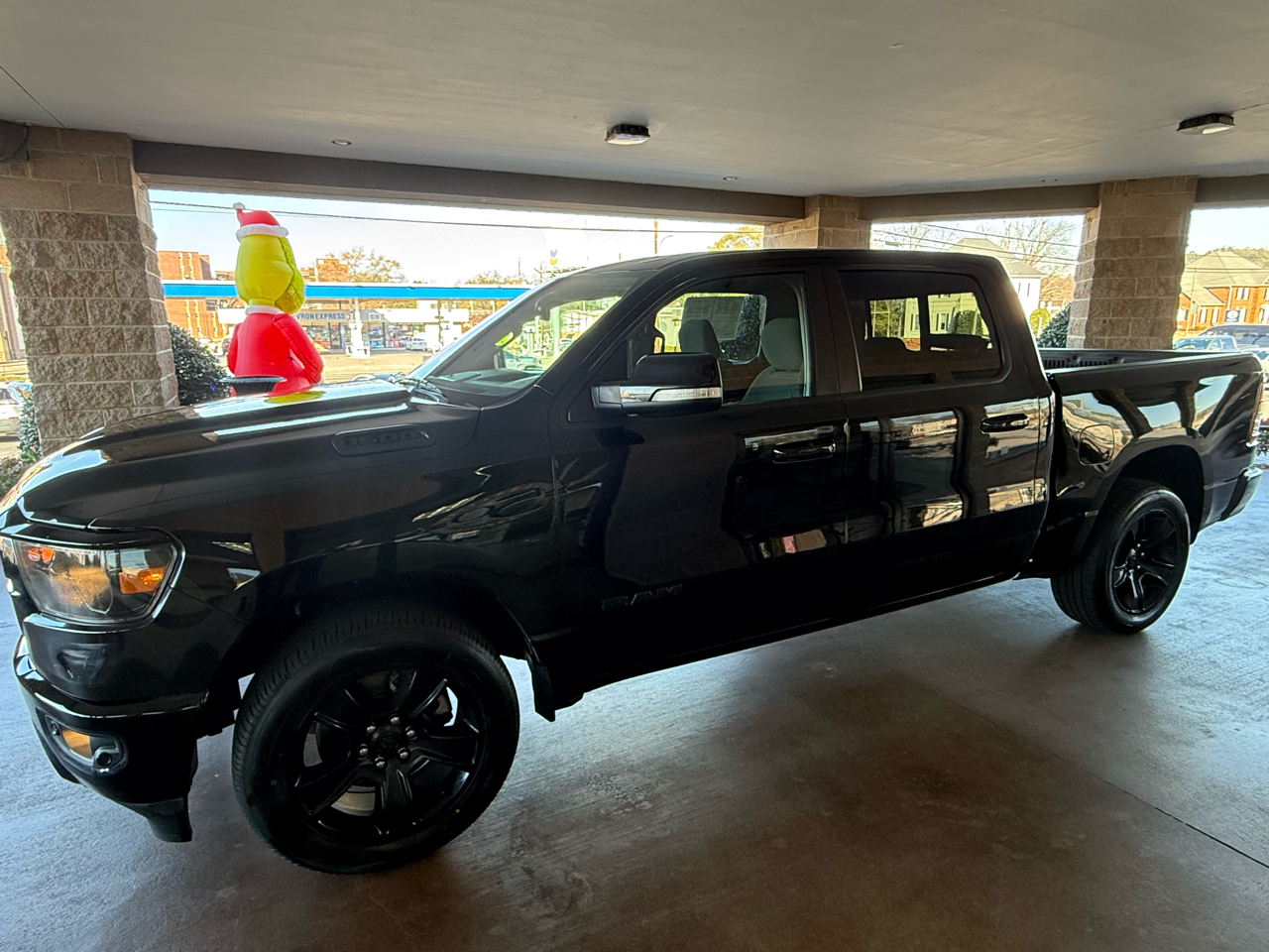 RAM 1500 Big Horn 4x4 Crew Cab 5'7" Box 2020