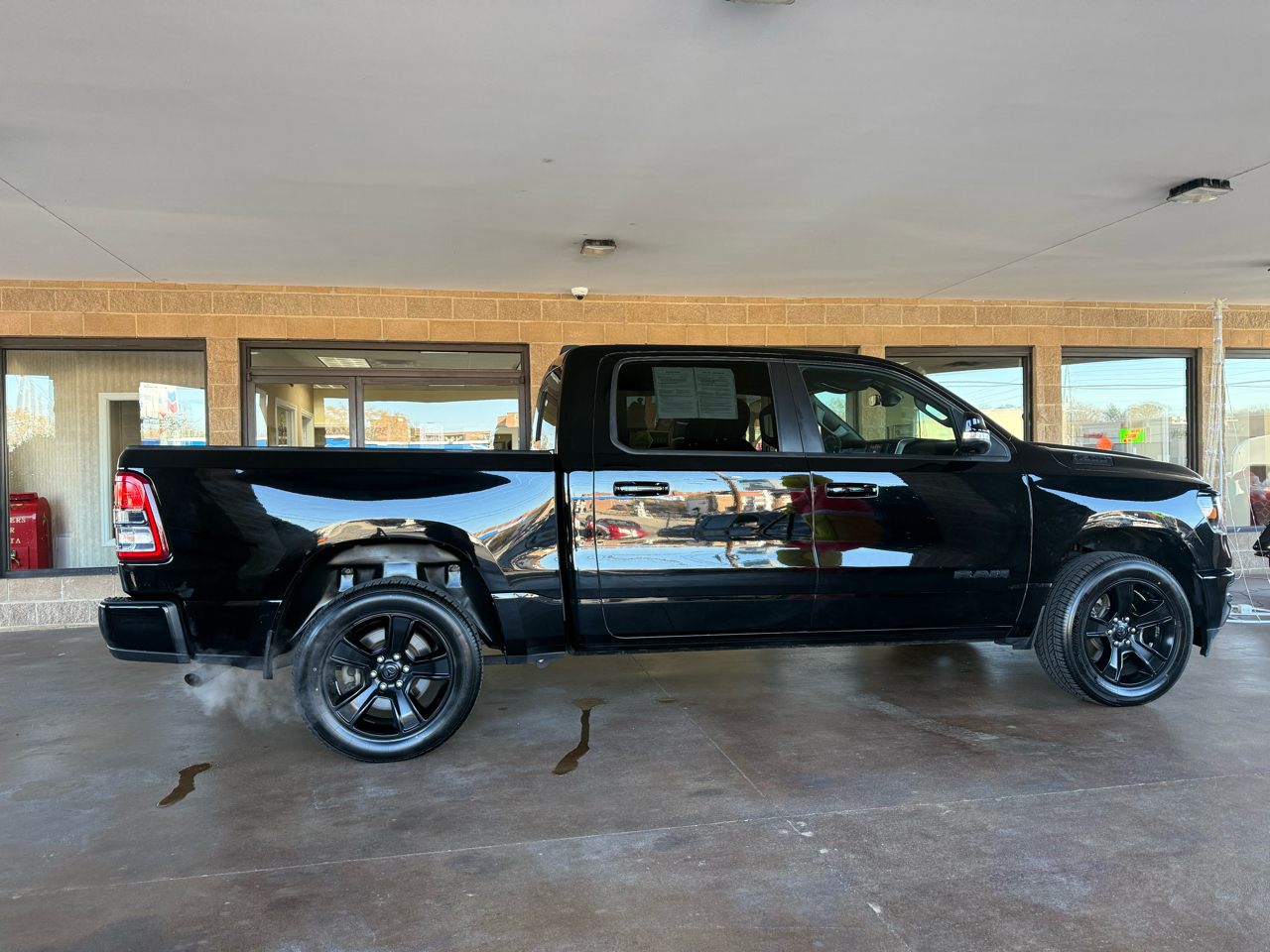 RAM 1500 Big Horn 4x4 Crew Cab 5'7" Box 2020