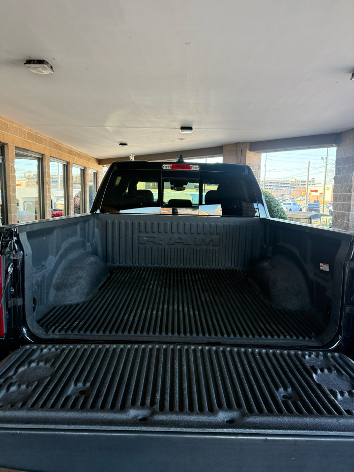 RAM 1500 Big Horn 4x4 Crew Cab 5'7" Box 2020