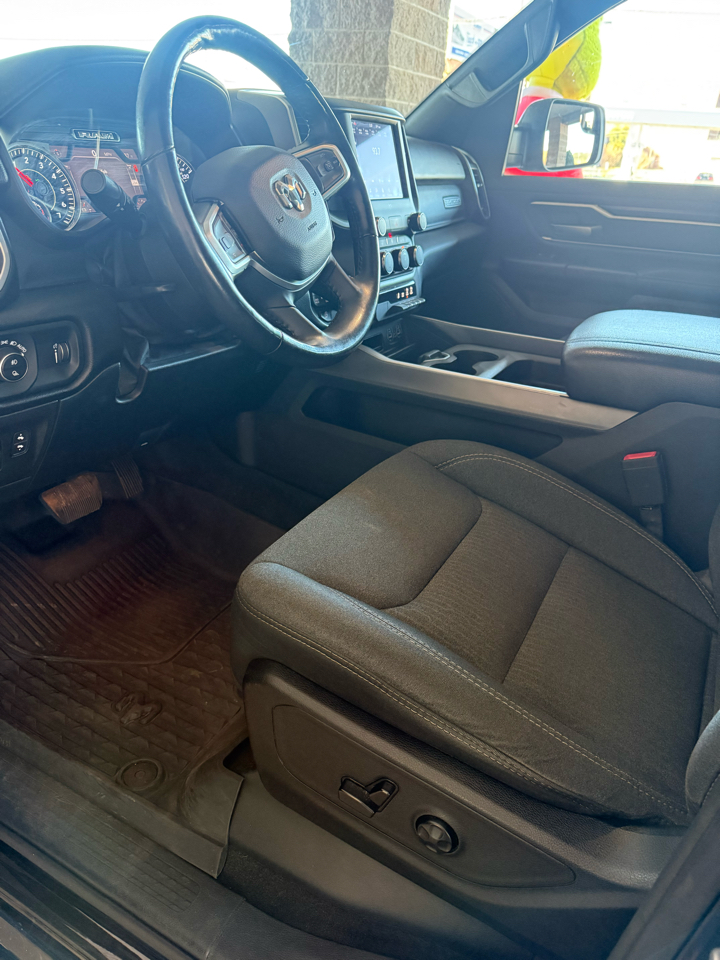 RAM 1500 Big Horn 4x4 Crew Cab 5'7" Box 2020