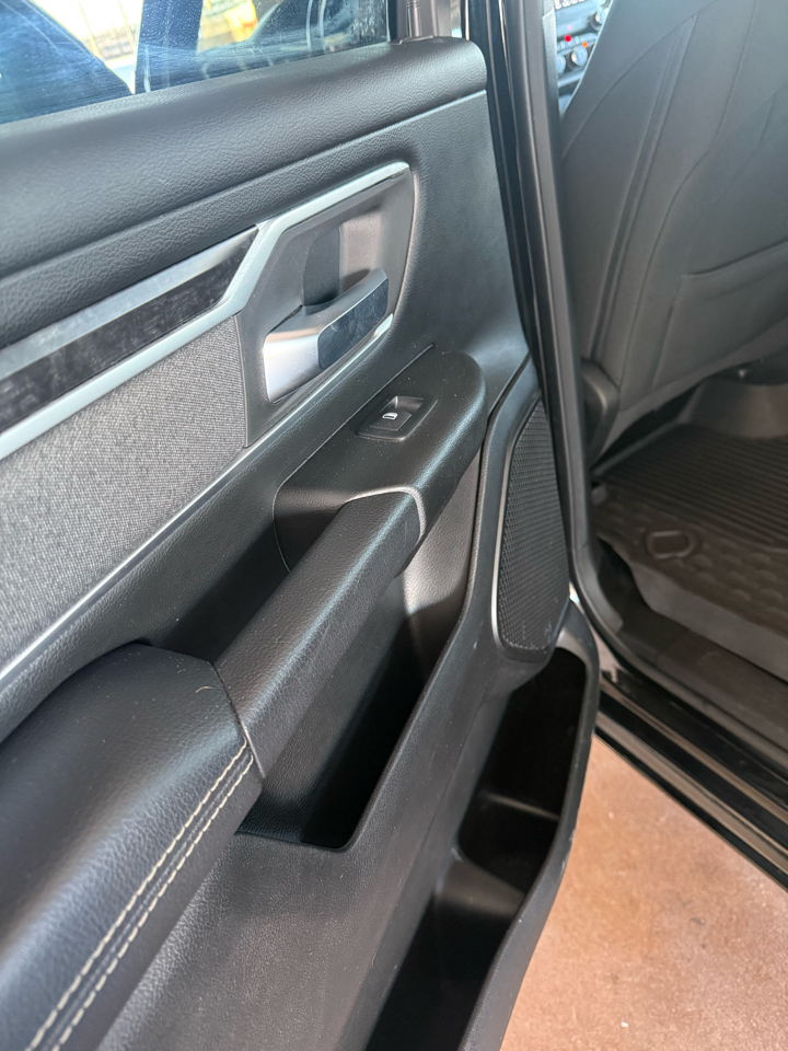 RAM 1500 Big Horn 4x4 Crew Cab 5'7" Box 2020