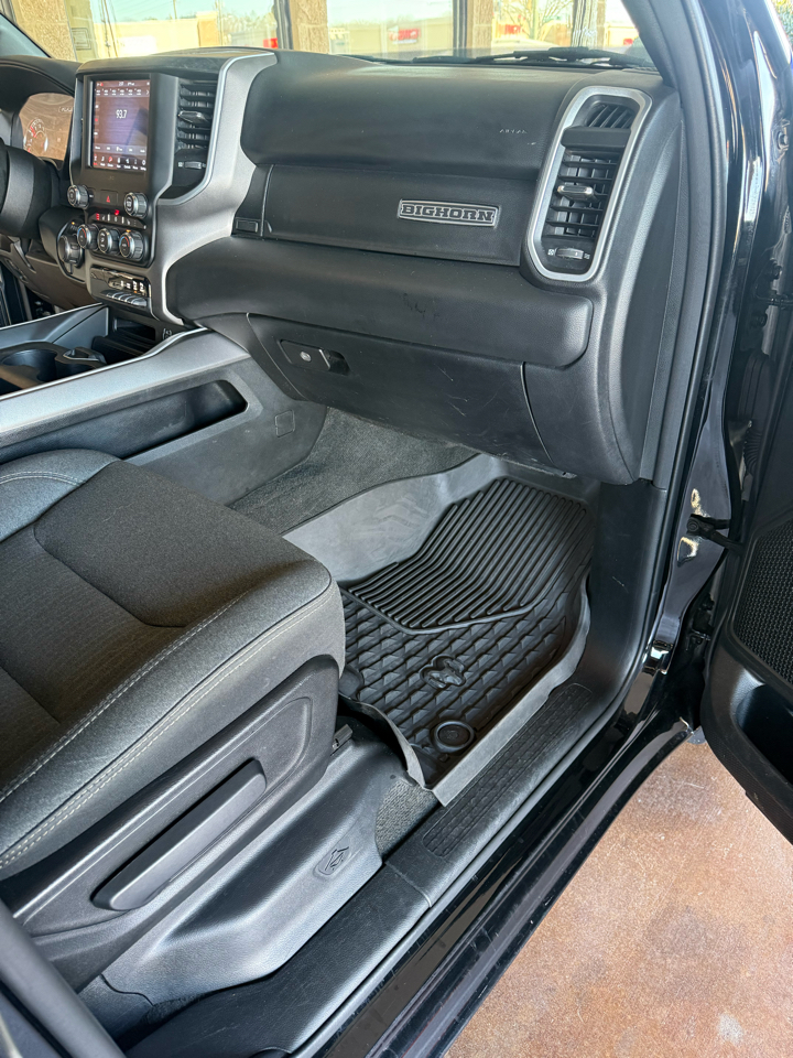 RAM 1500 Big Horn 4x4 Crew Cab 5'7" Box 2020