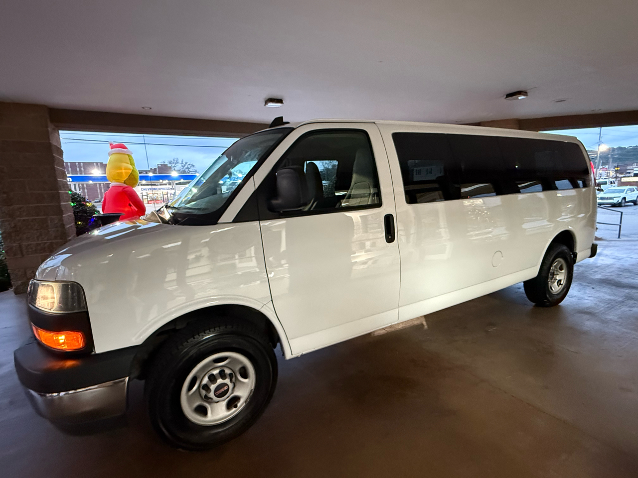 GMC Savana Passenger RWD 3500 155" LS 2023