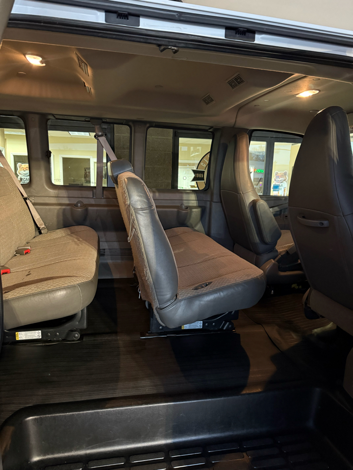 GMC Savana Passenger RWD 3500 155" LS 2023