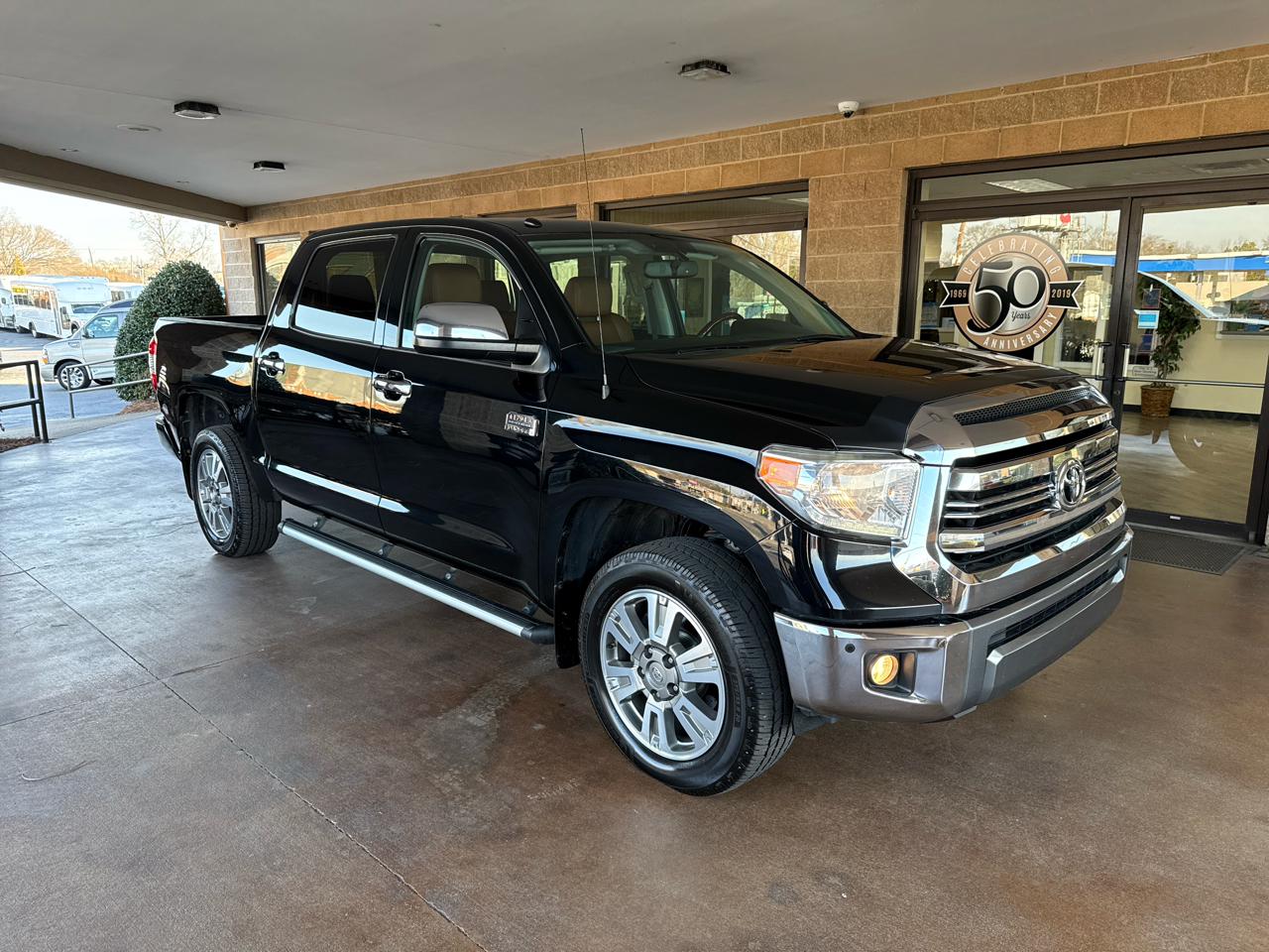 Toyota Tundra 4WD 1794 Edition CrewMax 5.5' Bed 5.7L (Natl) 2017