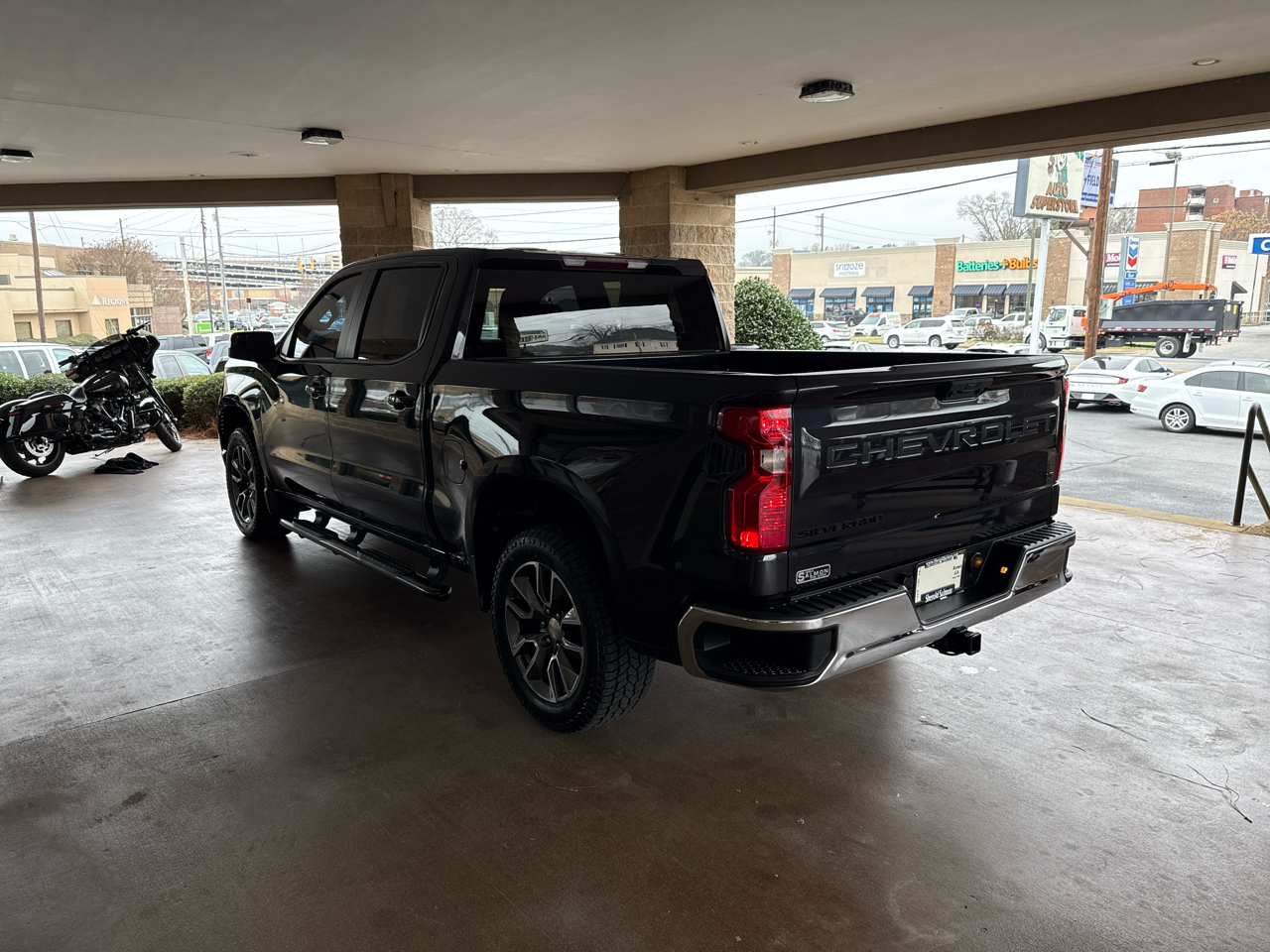 Chevrolet Silverado 1500 2WD Crew Cab 147" LT 2023
