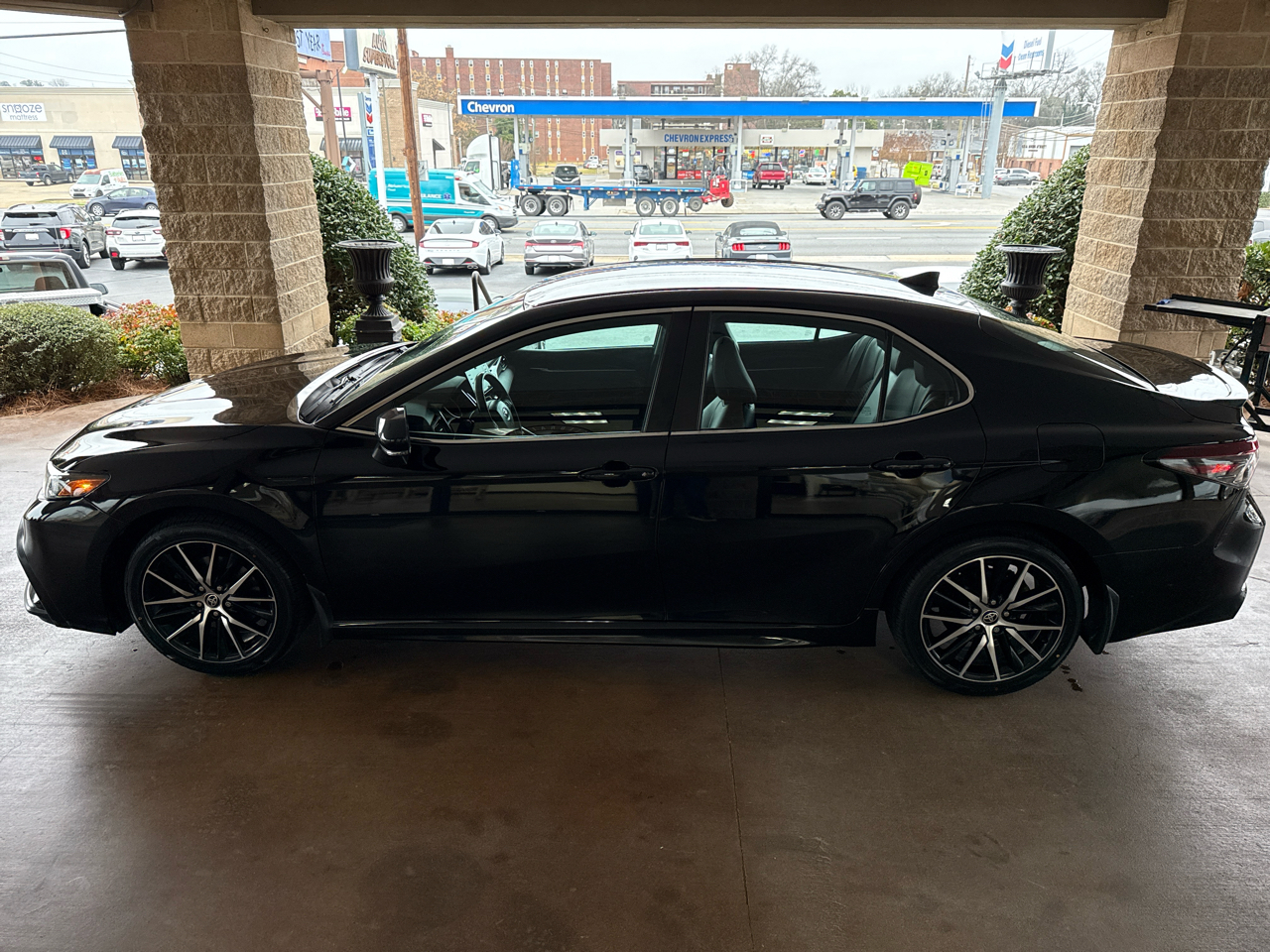 Toyota Camry SE Auto (Natl) 2022