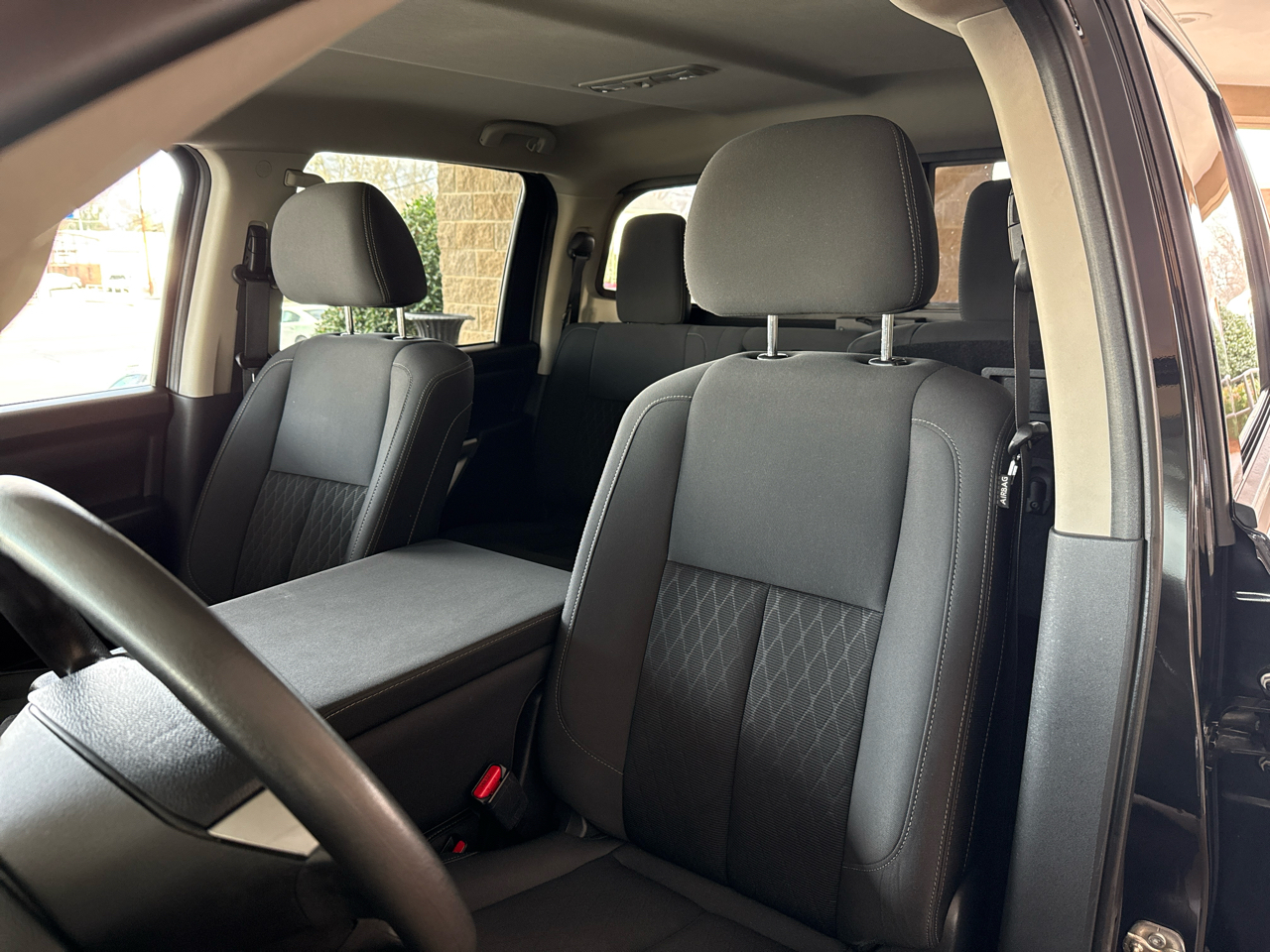 Nissan Titan 4x4 Crew Cab SV 2018