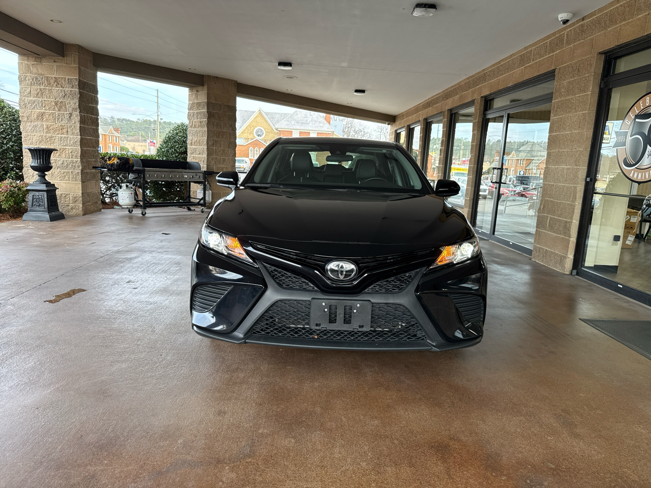 Toyota Camry SE Auto (Natl) 2020