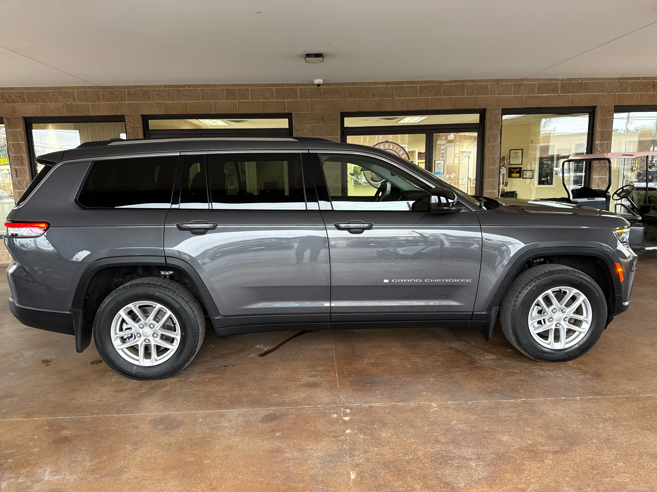 Jeep Grand Cherokee L Laredo 4x2 2022