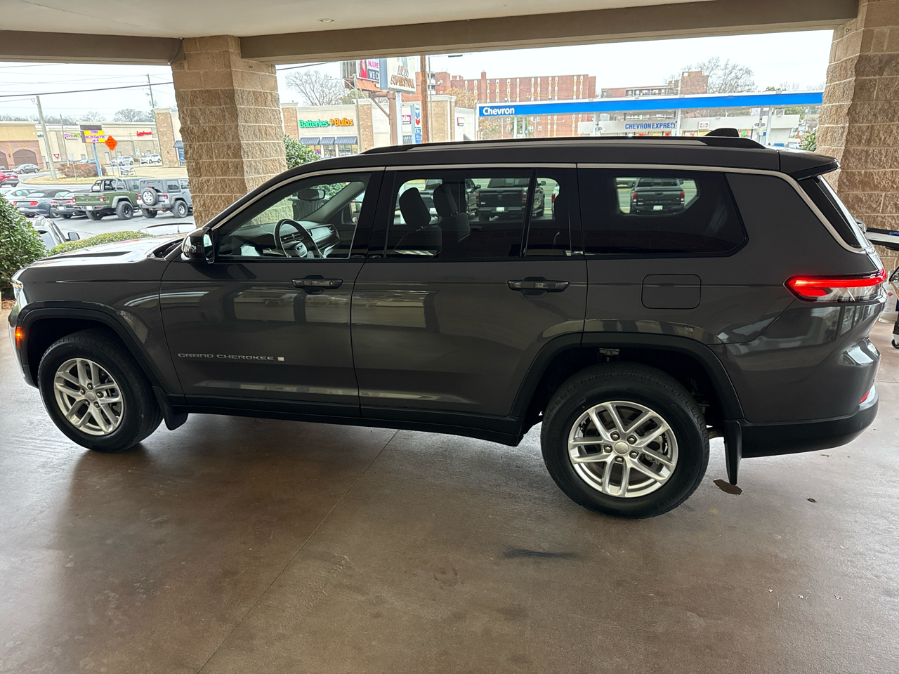 Jeep Grand Cherokee L Laredo 4x2 2022