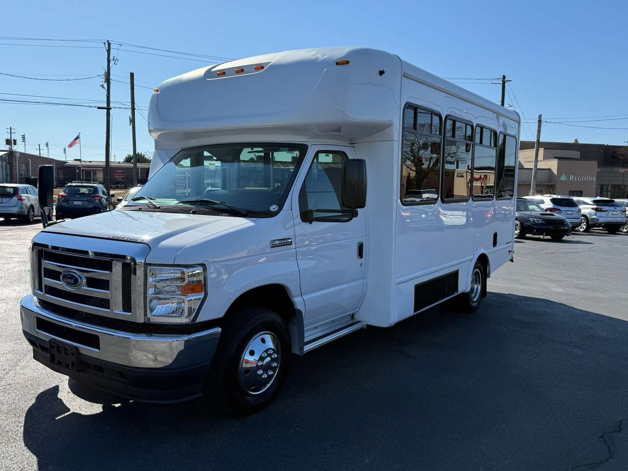 Ford E-Series Cutaway E-350 SRW 138" WB 2022