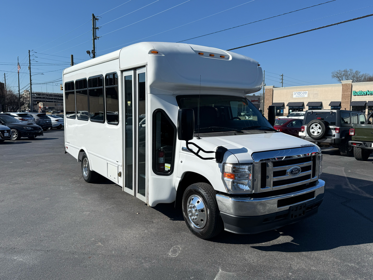 Ford E-Series Cutaway E-350 SRW 138" WB 2022