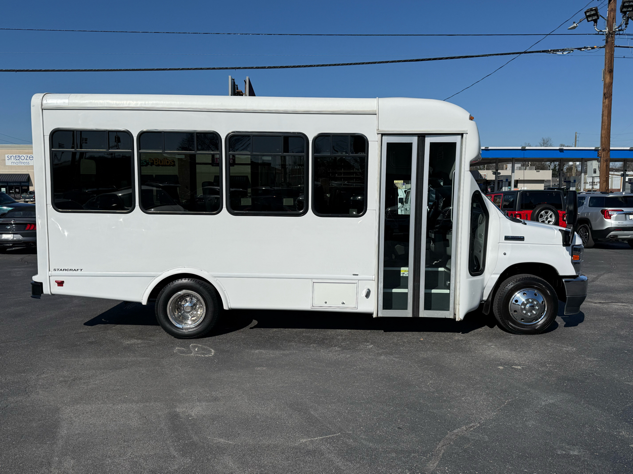 Ford E-Series Cutaway E-350 SRW 138" WB 2022