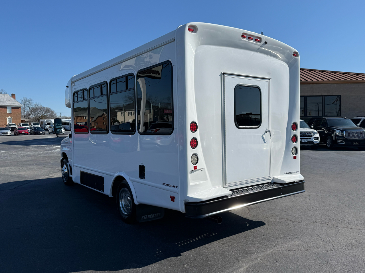 Ford E-Series Cutaway E-350 SRW 138" WB 2022