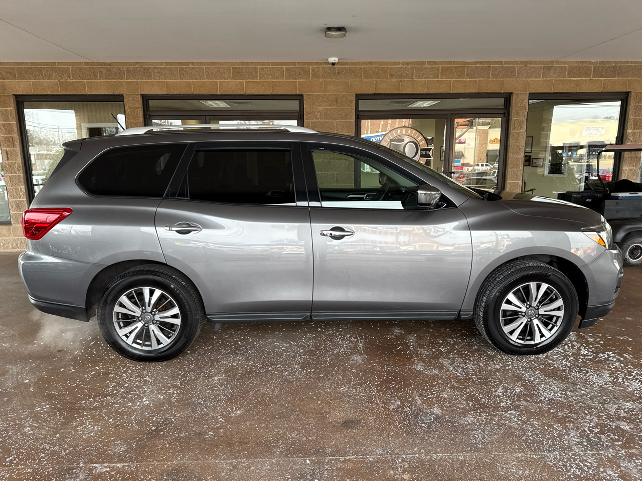 Nissan Pathfinder 4x4 SV 2017