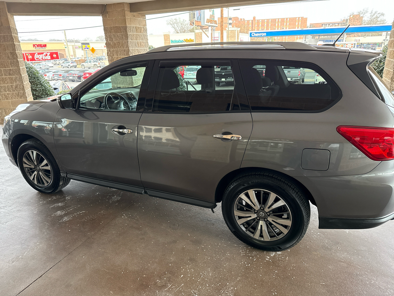 Nissan Pathfinder 4x4 SV 2017