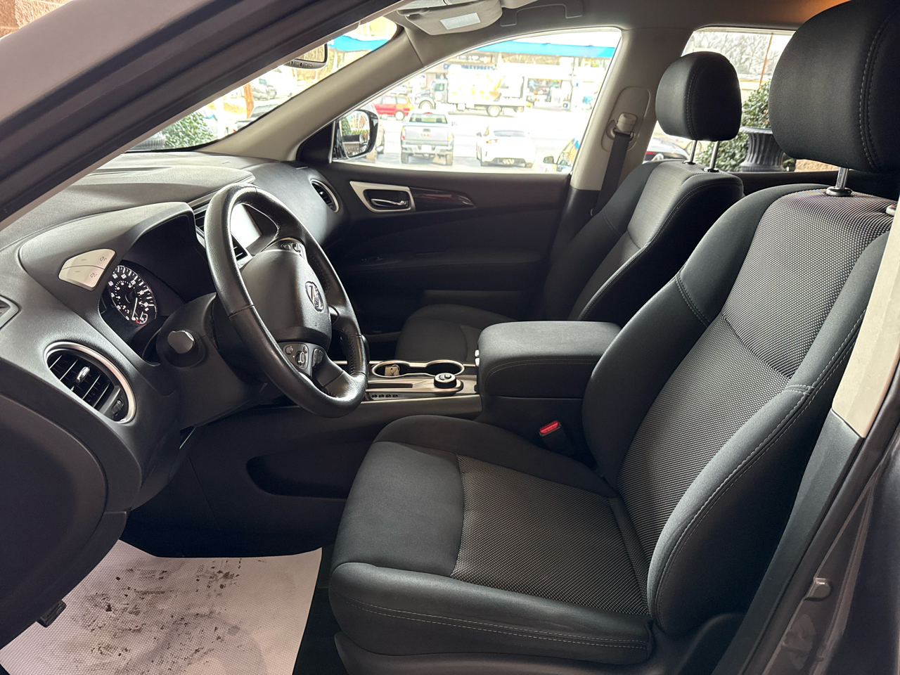 Nissan Pathfinder 4x4 SV 2017