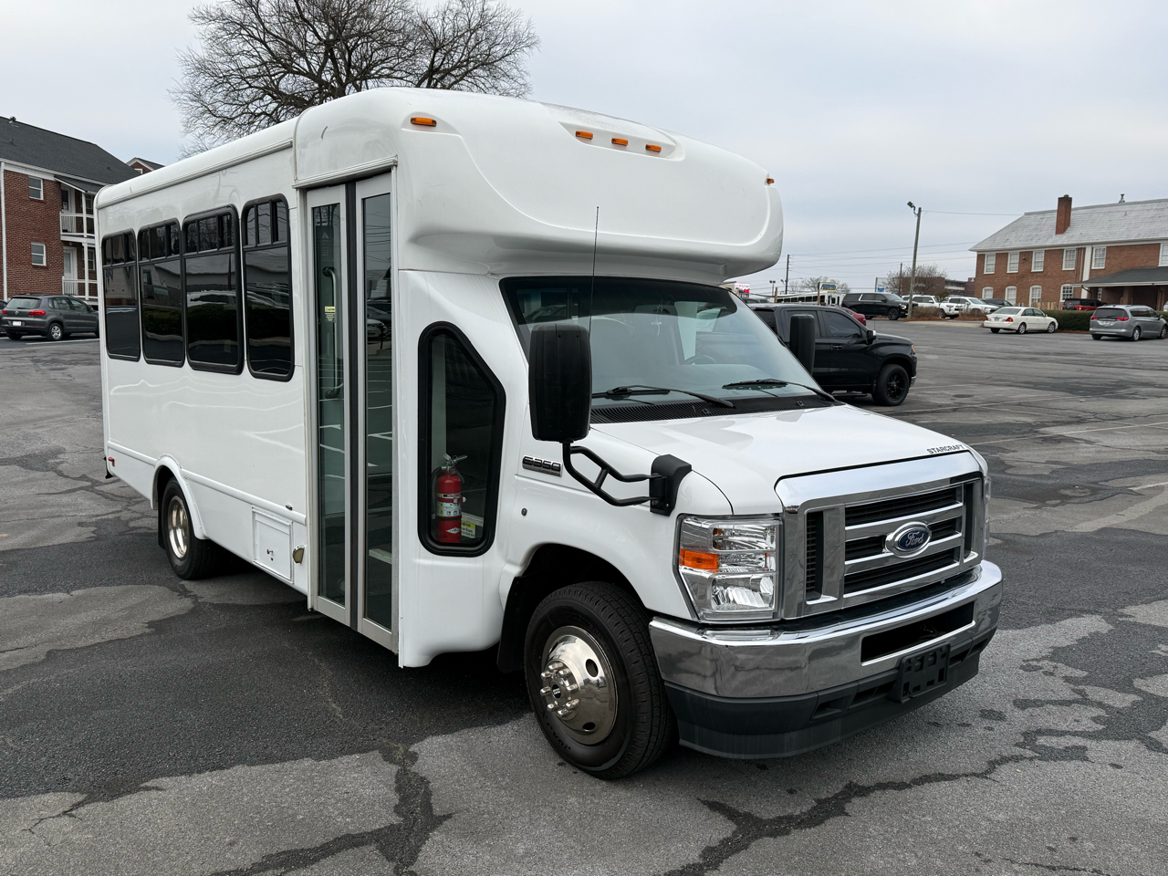 Ford E-Series Cutaway E-350 SRW 138" WB 2022