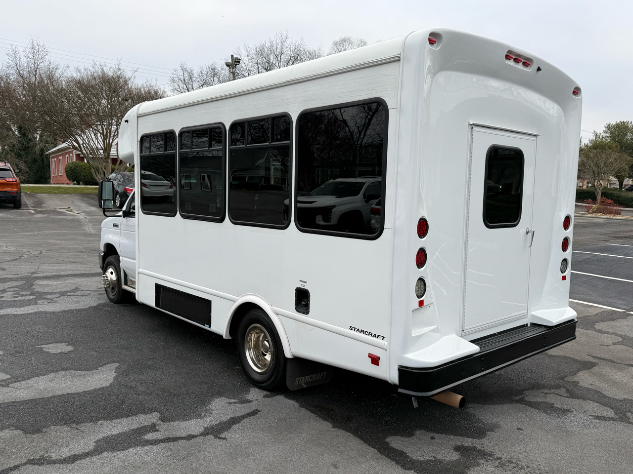 Ford E-Series Cutaway E-350 SRW 138" WB 2022