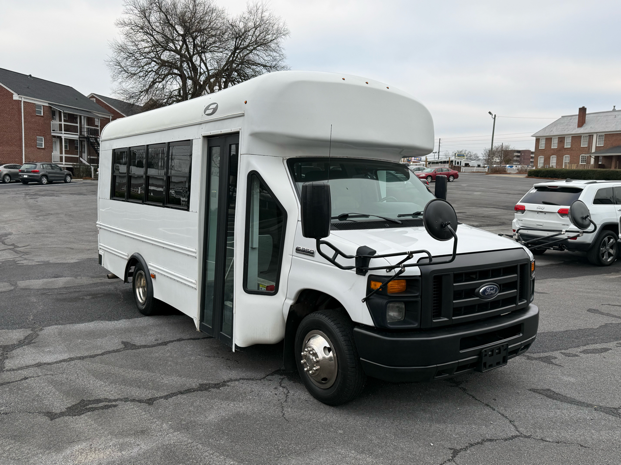 Ford E-Series Cutaway E-350 DRW 138" WB 2017