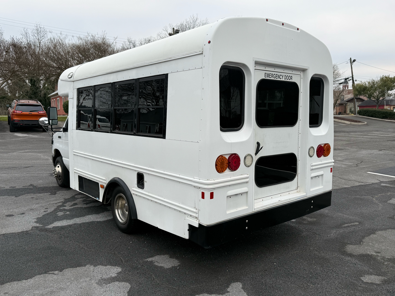 Ford E-Series Cutaway E-350 DRW 138" WB 2017