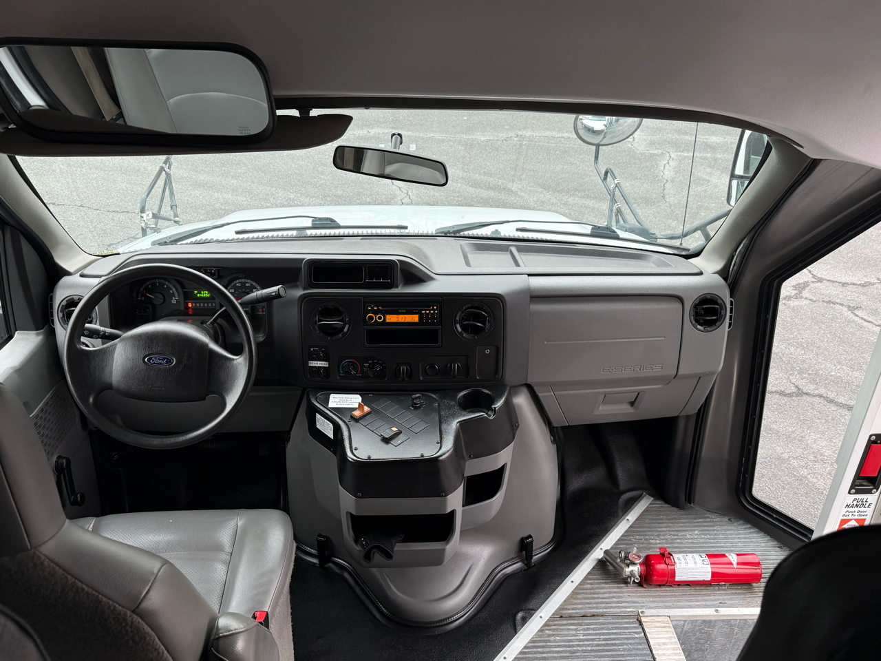 Ford E-Series Cutaway E-350 DRW 138" WB 2017