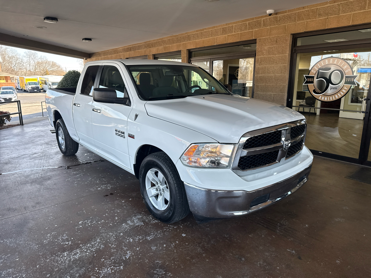RAM 1500 2WD Quad Cab 140.5" SLT 2016