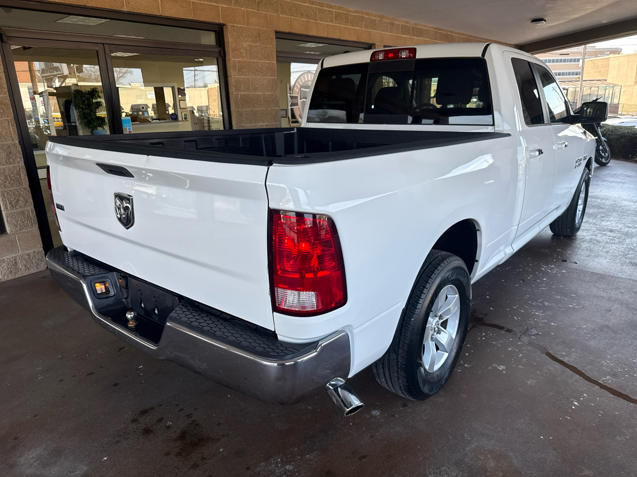 RAM 1500 2WD Quad Cab 140.5" SLT 2016