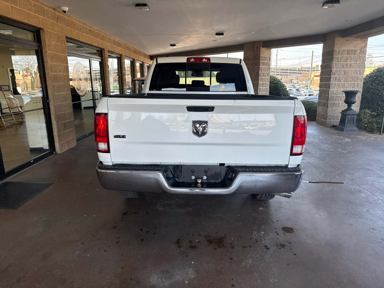 RAM 1500 2WD Quad Cab 140.5" SLT 2016