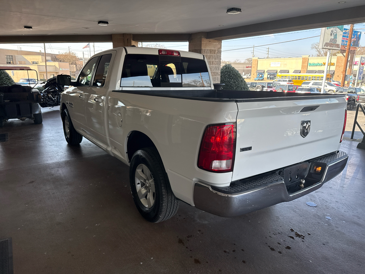 RAM 1500 2WD Quad Cab 140.5" SLT 2016