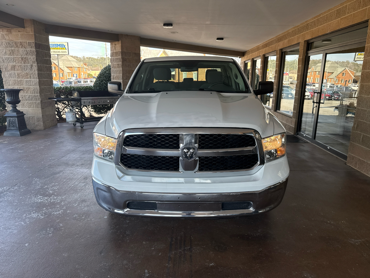 RAM 1500 2WD Quad Cab 140.5" SLT 2016