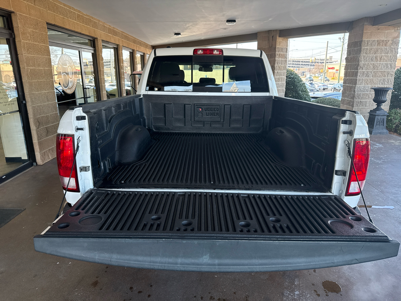 RAM 1500 2WD Quad Cab 140.5" SLT 2016