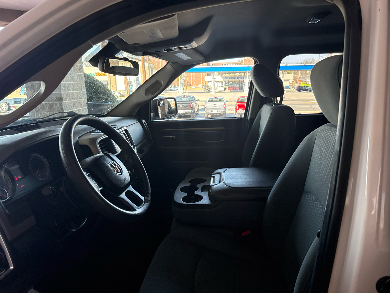 RAM 1500 2WD Quad Cab 140.5" SLT 2016