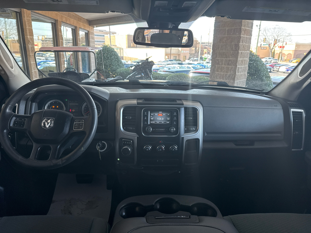 RAM 1500 2WD Quad Cab 140.5" SLT 2016
