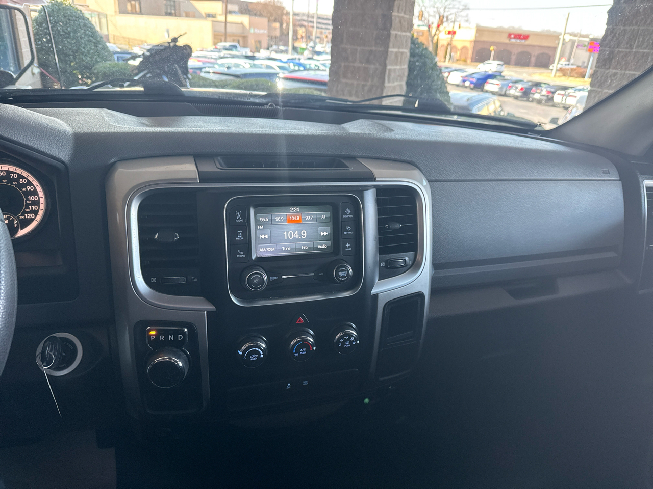 RAM 1500 2WD Quad Cab 140.5" SLT 2016