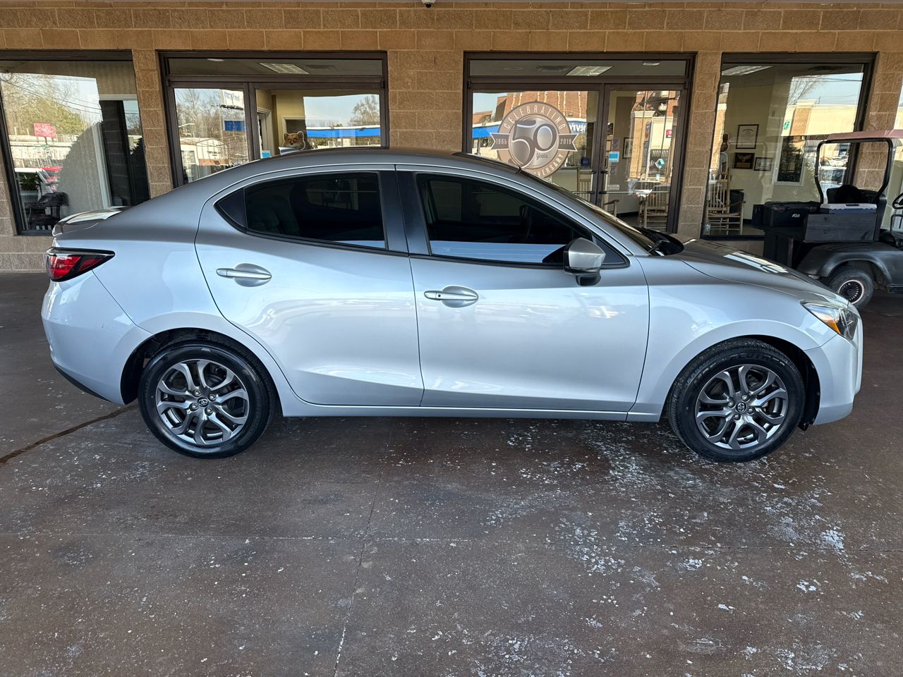 Toyota Yaris Sedan XLE Auto (Natl) 2019