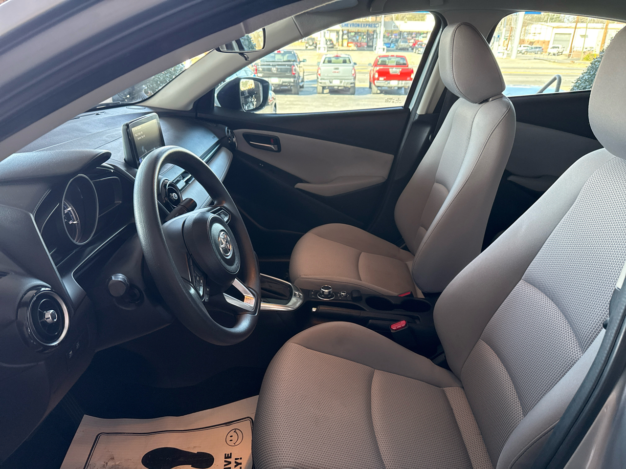 Toyota Yaris Sedan XLE Auto (Natl) 2019