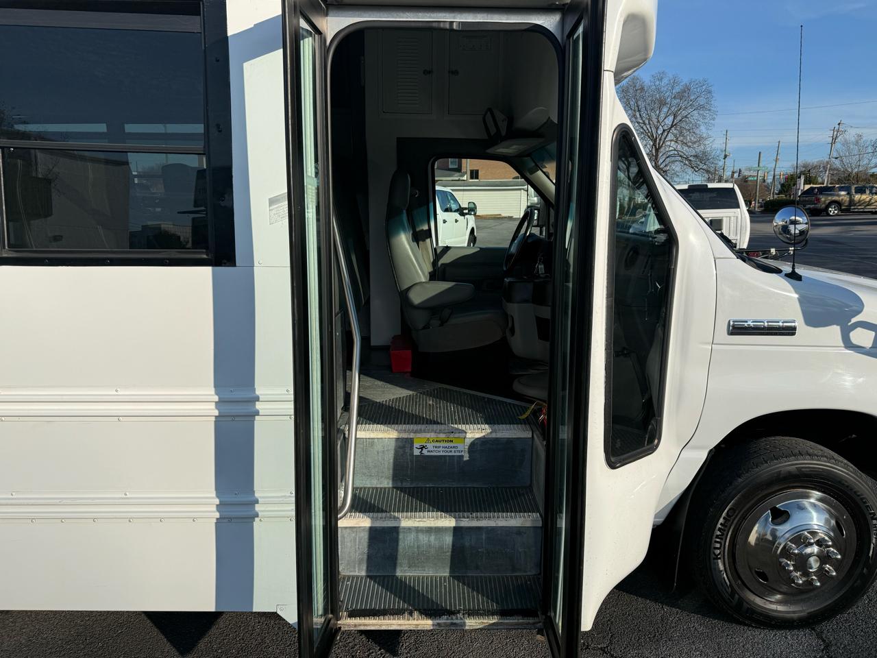 Ford E-Series Cutaway E-350 SRW 138" WB 2018