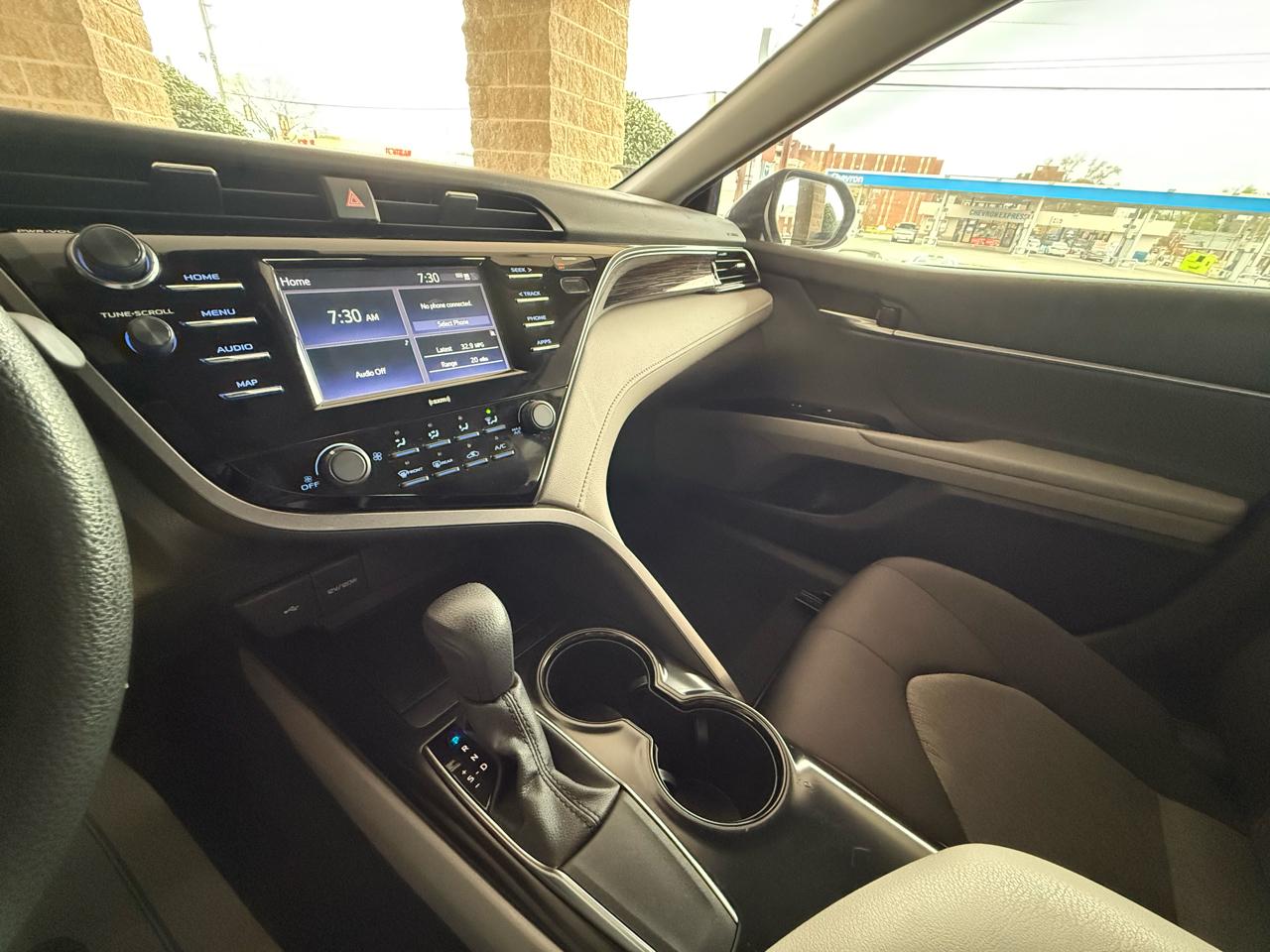 Toyota Camry LE Auto (Natl) 2020