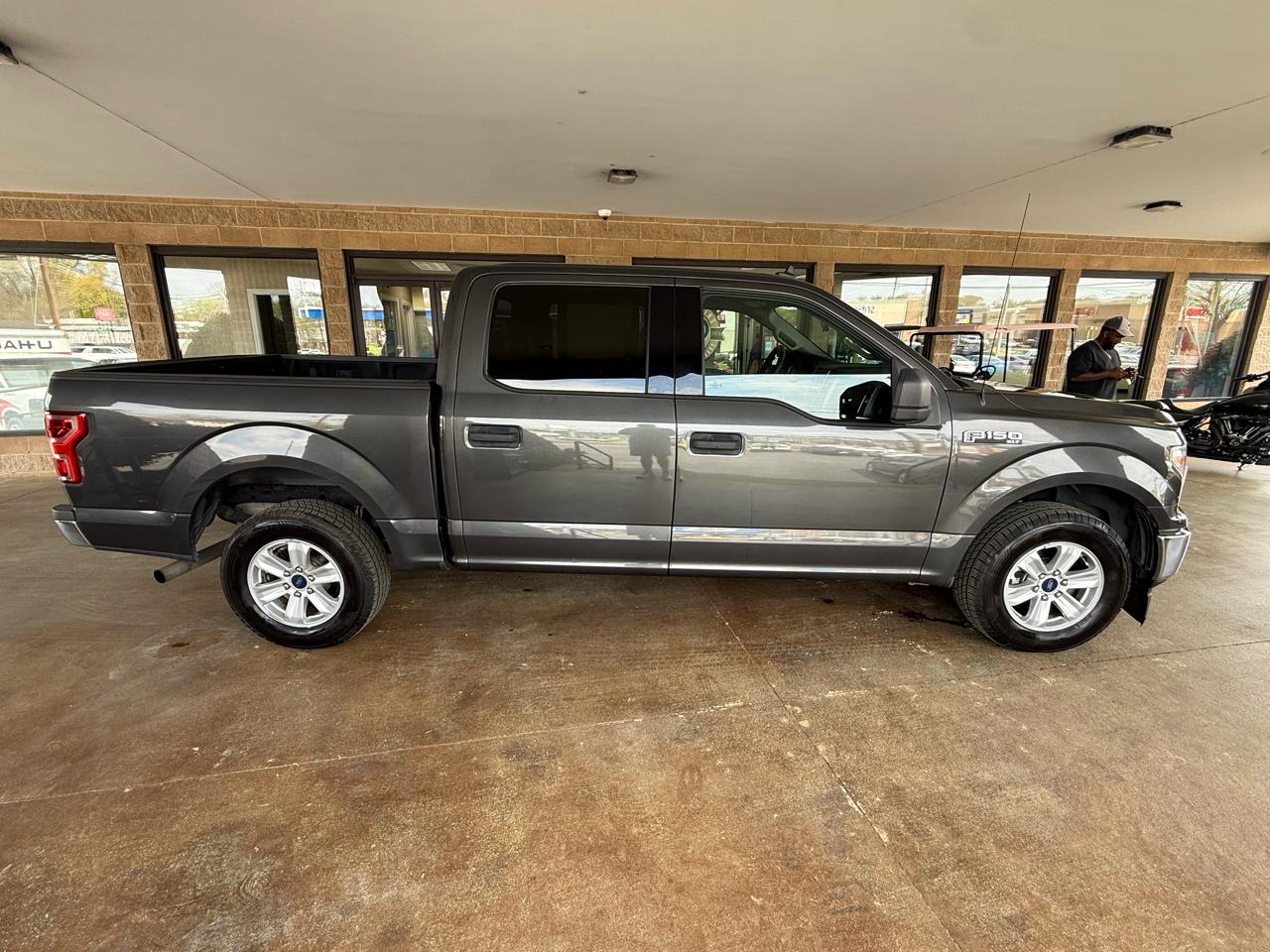 Ford F-150 2WD SuperCrew 145" XLT 2020