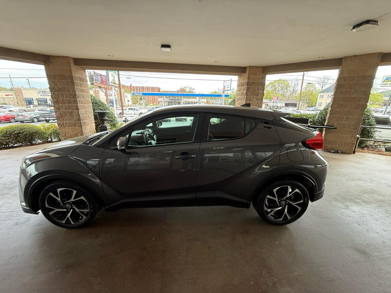 Toyota C-HR XLE FWD (Natl) 2018