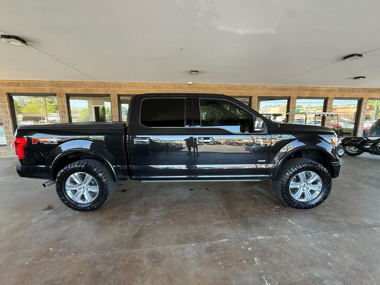 Ford F-150 4WD SuperCrew 145" Platinum 2015