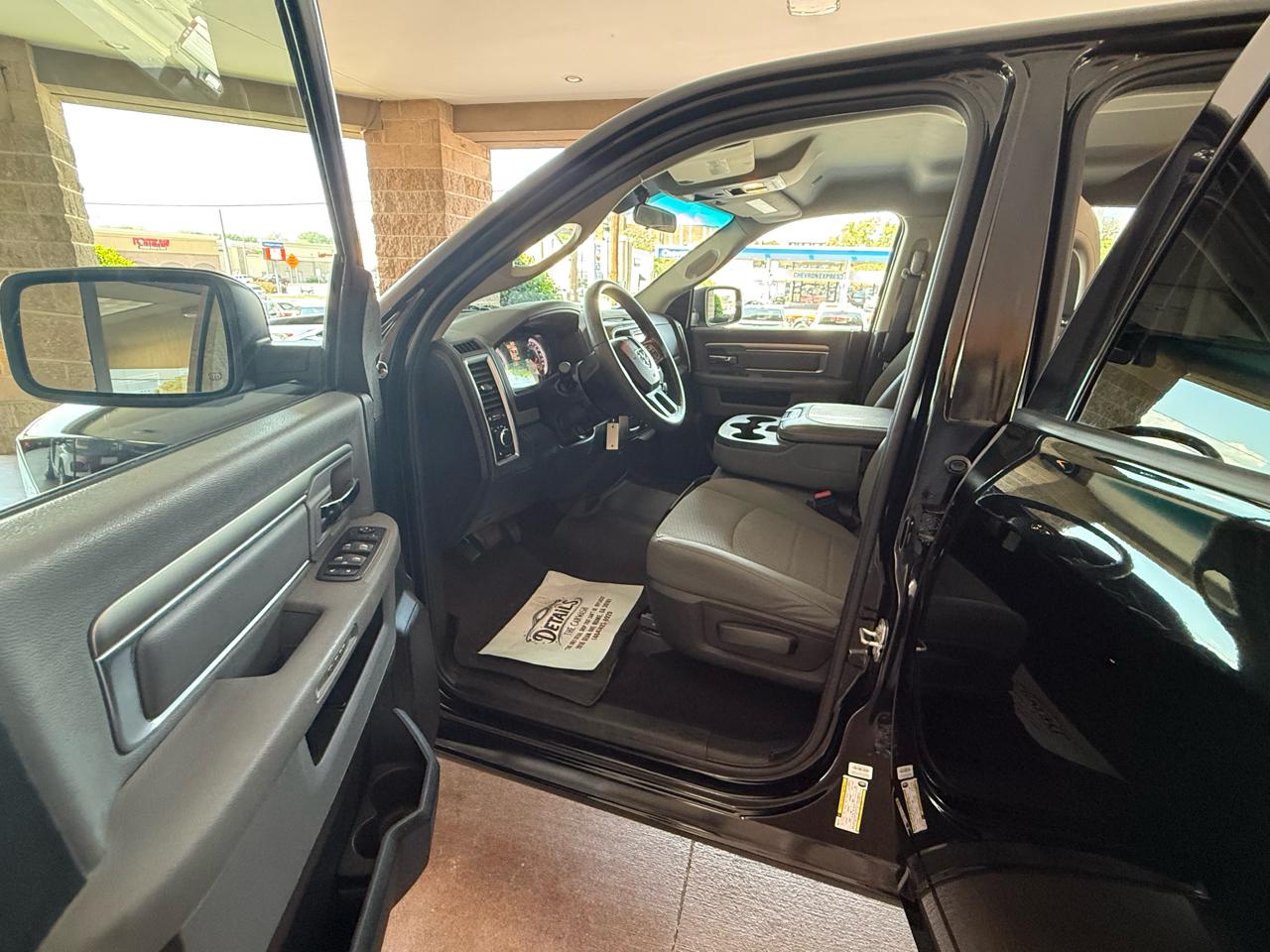 RAM 1500 Classic SLT 4x2 Crew Cab 6'4" Box 2020