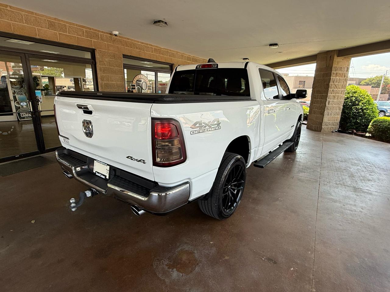 RAM 1500 Big Horn 4x4 Crew Cab 5'7" Box 2020