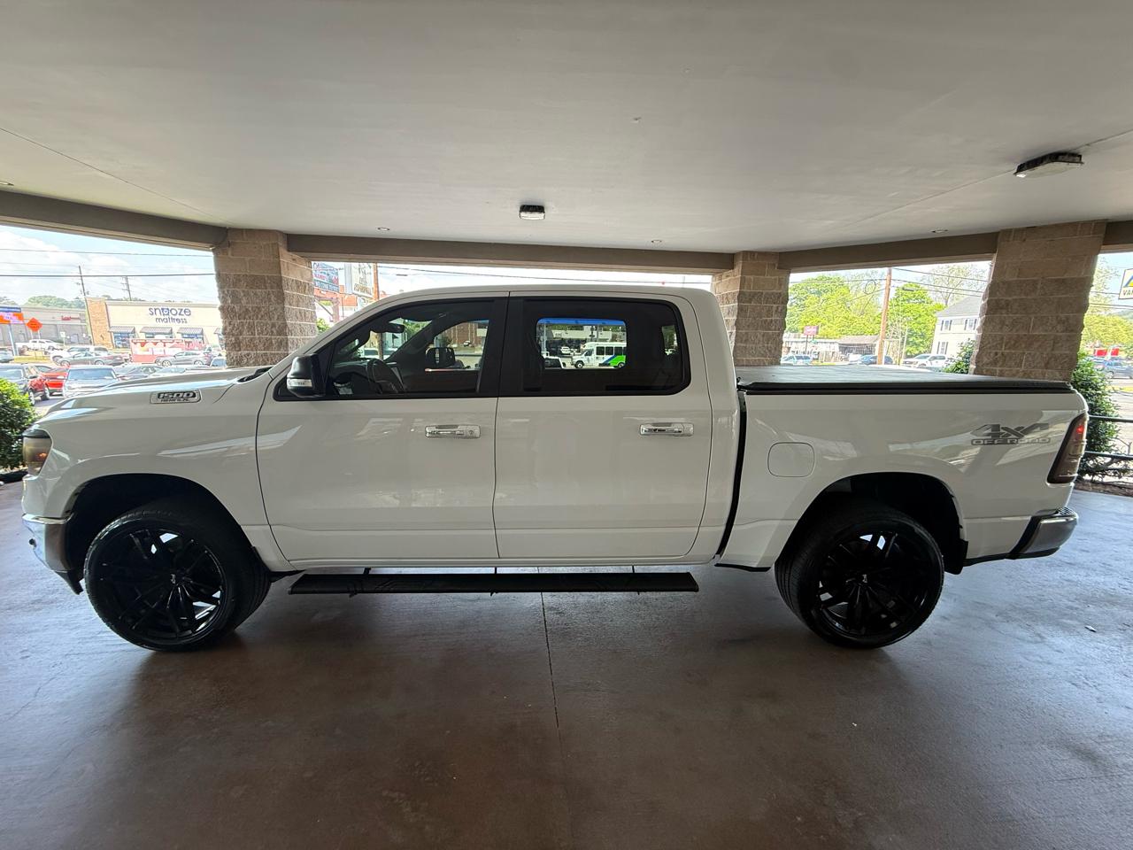 RAM 1500 Big Horn 4x4 Crew Cab 5'7" Box 2020