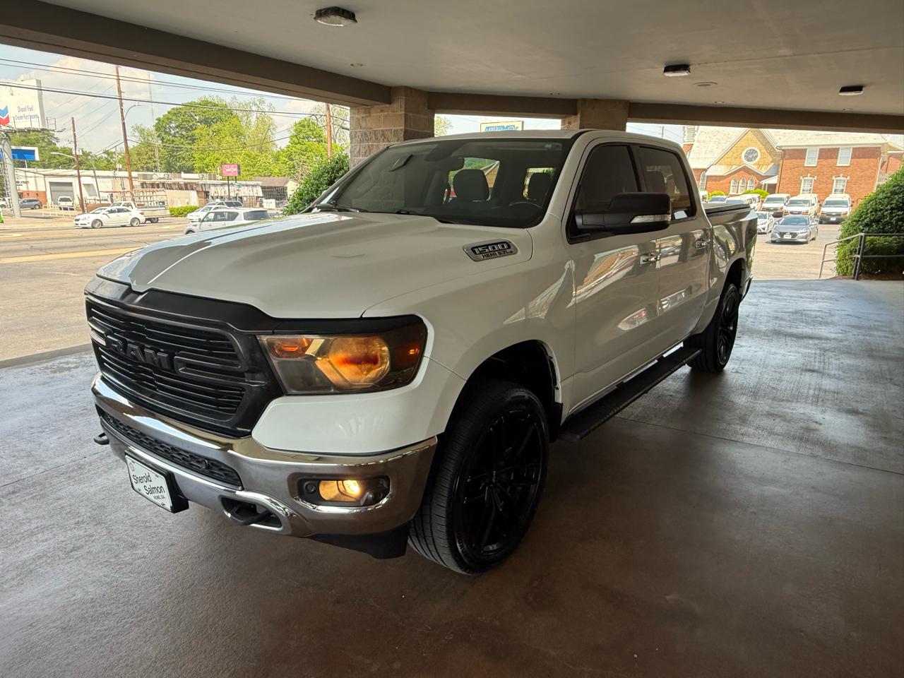 RAM 1500 Big Horn 4x4 Crew Cab 5'7" Box 2020