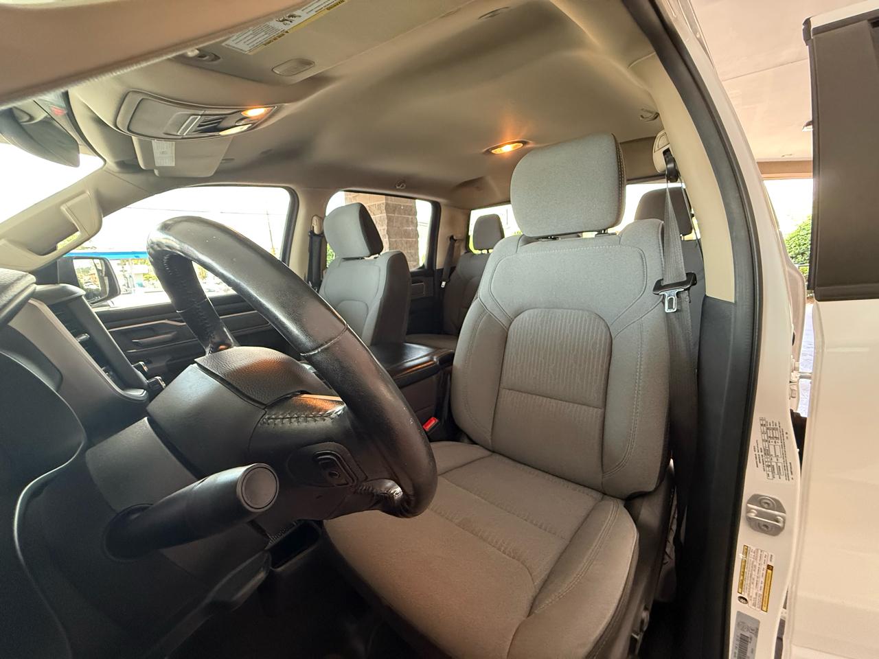 RAM 1500 Big Horn 4x4 Crew Cab 5'7" Box 2020