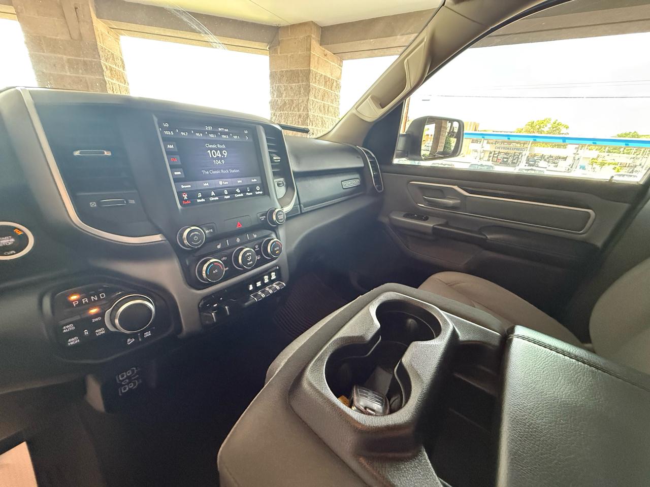 RAM 1500 Big Horn 4x4 Crew Cab 5'7" Box 2020